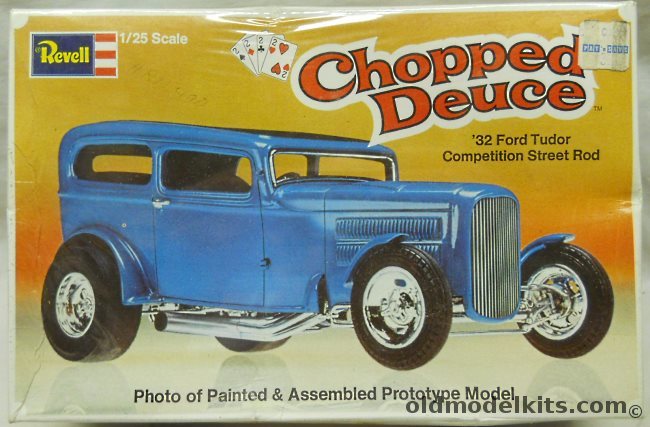 Revell 1/25 Chopped Deuce 1932 Ford Tudor Competition Street Rod, H1335 plastic model kit